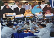 Buka Puasa Bersama dan Salurkan Zakat Pegawai Bank Sumsel Babel